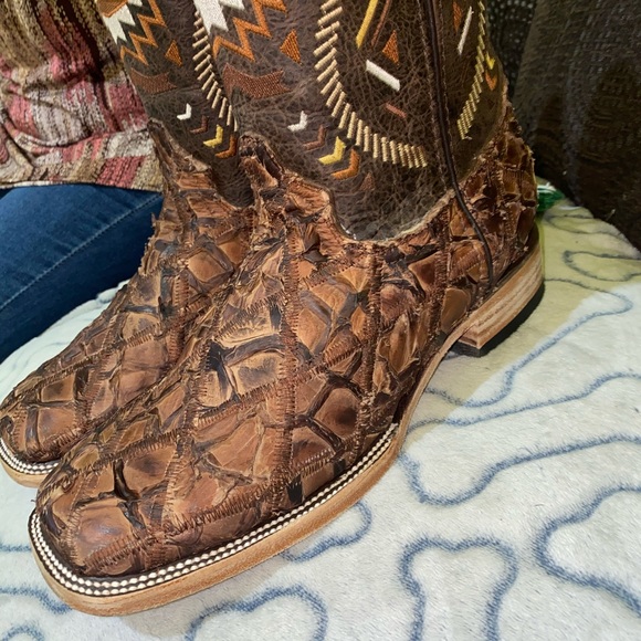 Fish scale piracucu boots brand new size 8 main image 1